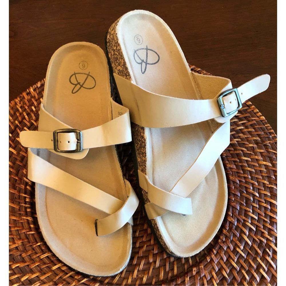 BROOKS - NWOT Ladies Sz 6 Faux Leather Slip-On Toe Sandals/Natural. Never Worn! - Picture 10 of 10